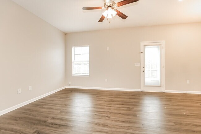 Foto del edificio - 1724 Sunray Dr