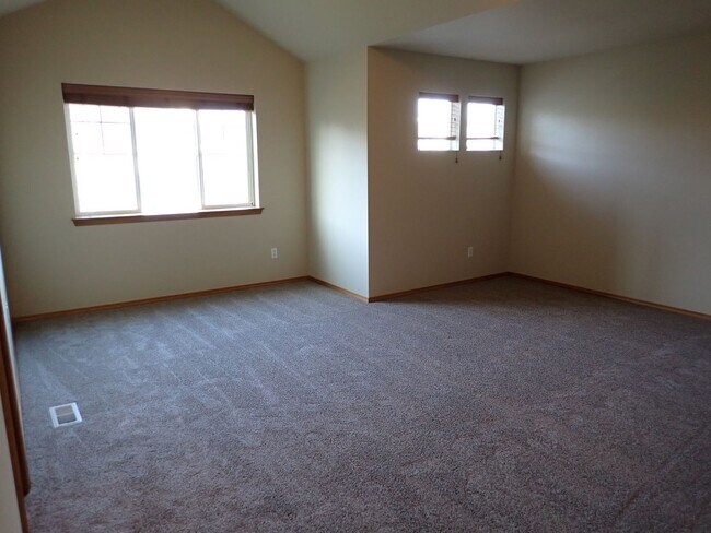 Foto del edificio - Beautiful 5 Bedroom Puyallup Home