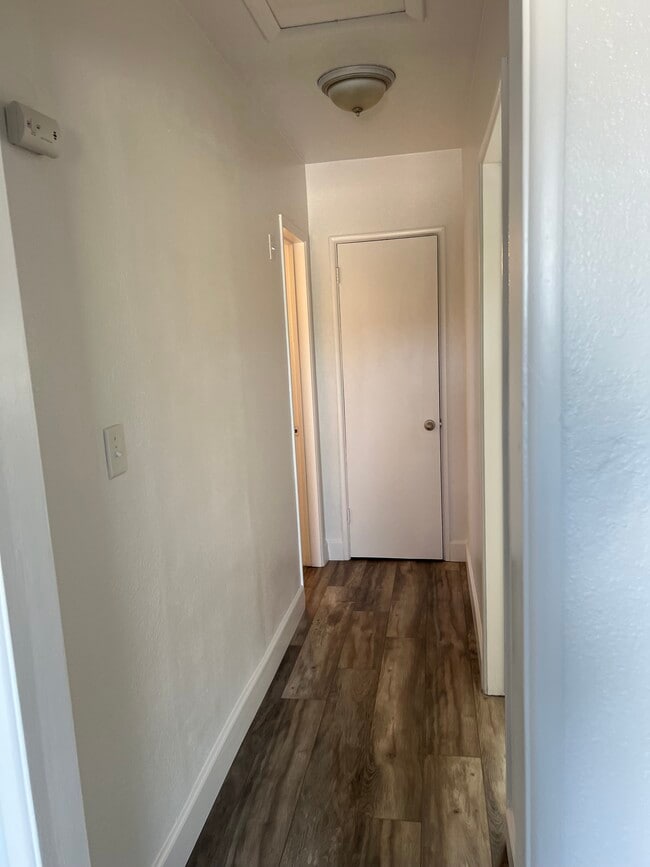Foto del edificio - 429 W Ramona Dr