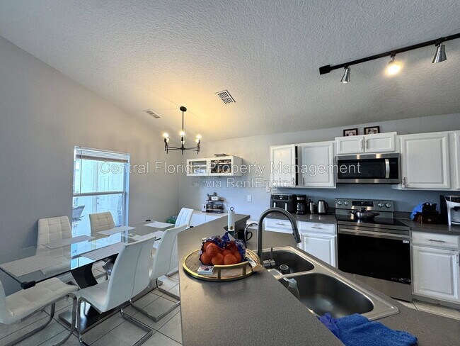 Foto del edificio - 4775 Cumbrian Lakes Dr