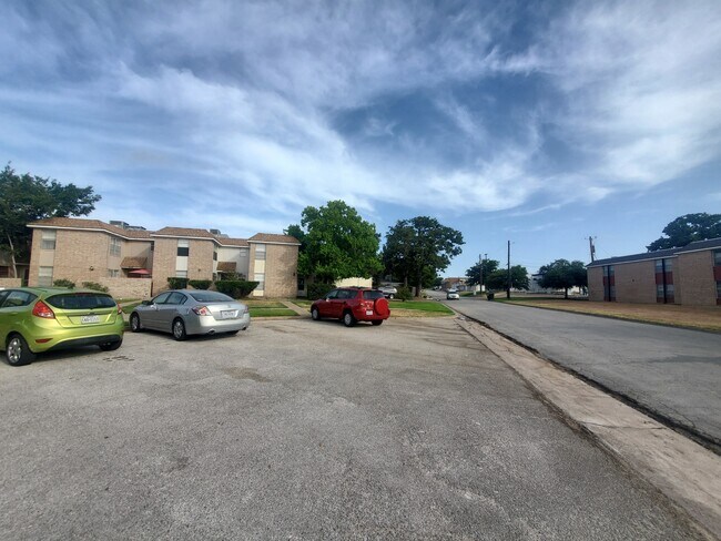 Building Photo - 3806 Plainsman Ln