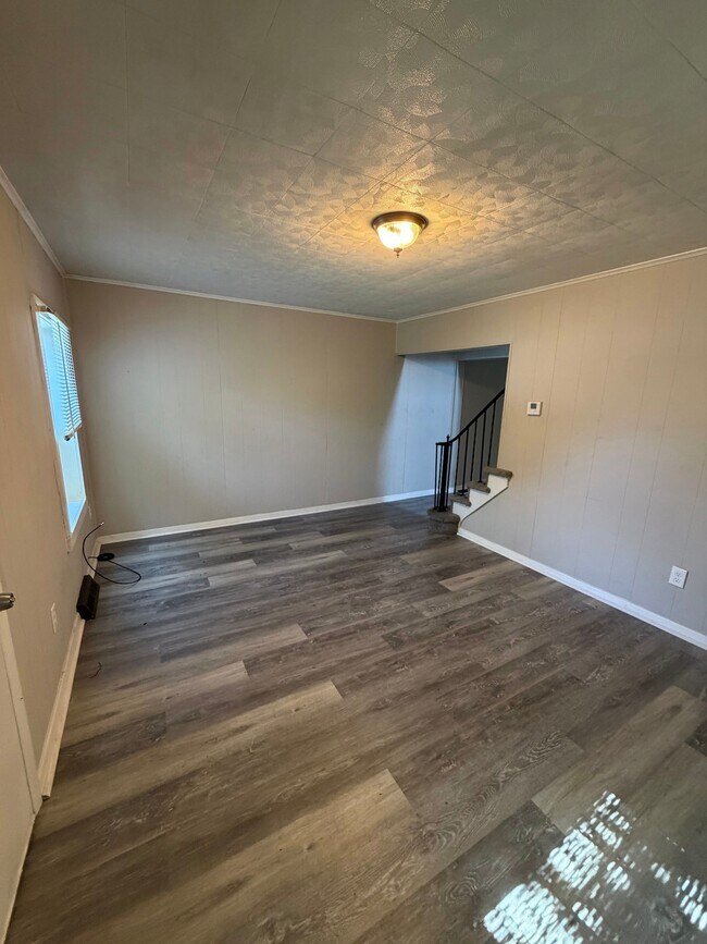 Building Photo - 506 Farnsworth Ave