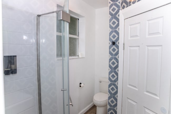 Building Photo - 903 N Golf Dr