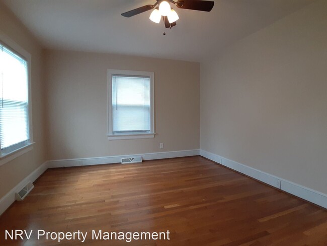Building Photo - 2 br, 1 bath House - 301 6th Ave.