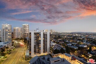 Building Photo - 10724 Wilshire Blvd