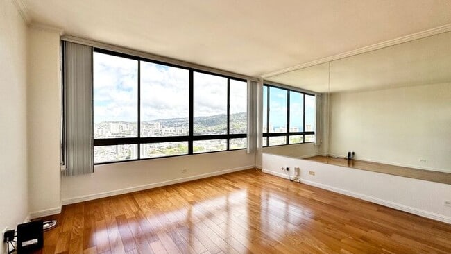 Building Photo - 2499 Kapiolani Blvd