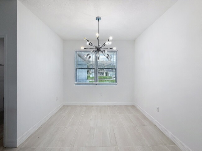 Building Photo - Welcome home to this gorgeous 4-bedroom, 2-bath home!