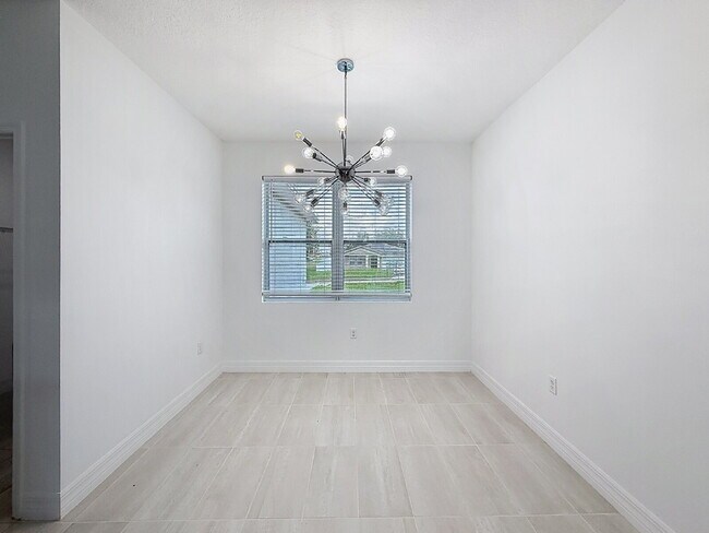 Foto del edificio - Welcome home to this gorgeous 4-bedroom, 2-bath home!
