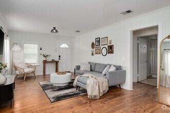 Building Photo - 1307 Formosa Ave