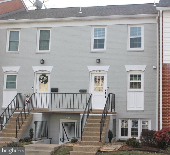 Building Photo - 154 Fairfield Dr