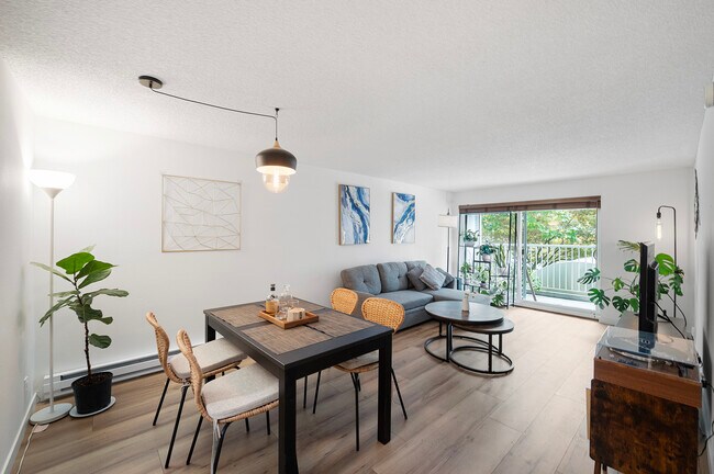 Building Photo - 308 Summit Ave E