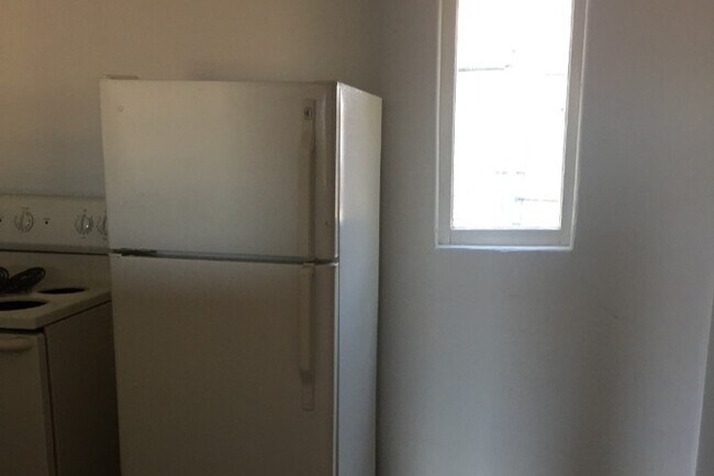Kitchen - 207 N 6th St