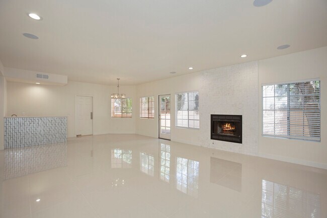 Building Photo - 5200 White Oak Ave