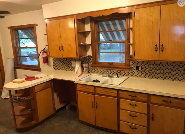 Building Photo - Cute 3 Bedroom 1 Bath House located in Wes...