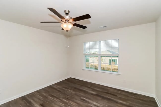 Foto del edificio - 166 Cassius Dr