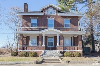 Building Photo - 1119 SE Riverside Dr