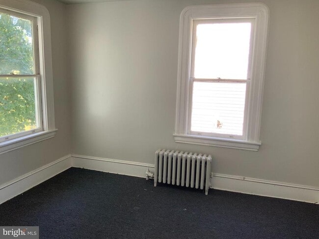 Building Photo - 433 Bentley Ave