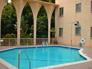 Interior Photo - Burton Plaza..Gorgeous Newly Remodeled Studio..Prime Location!