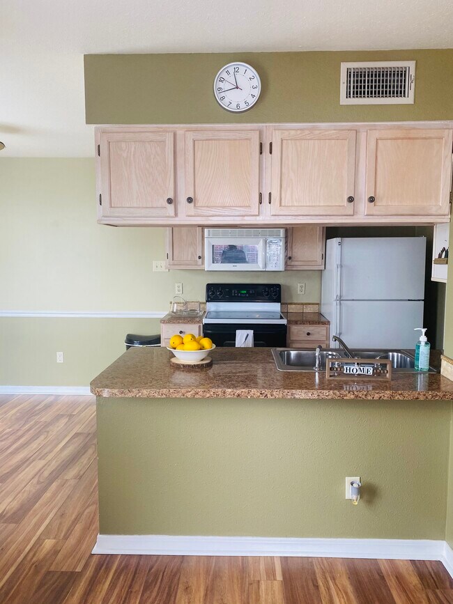 Kitchen - 240 Settlers Park Dr