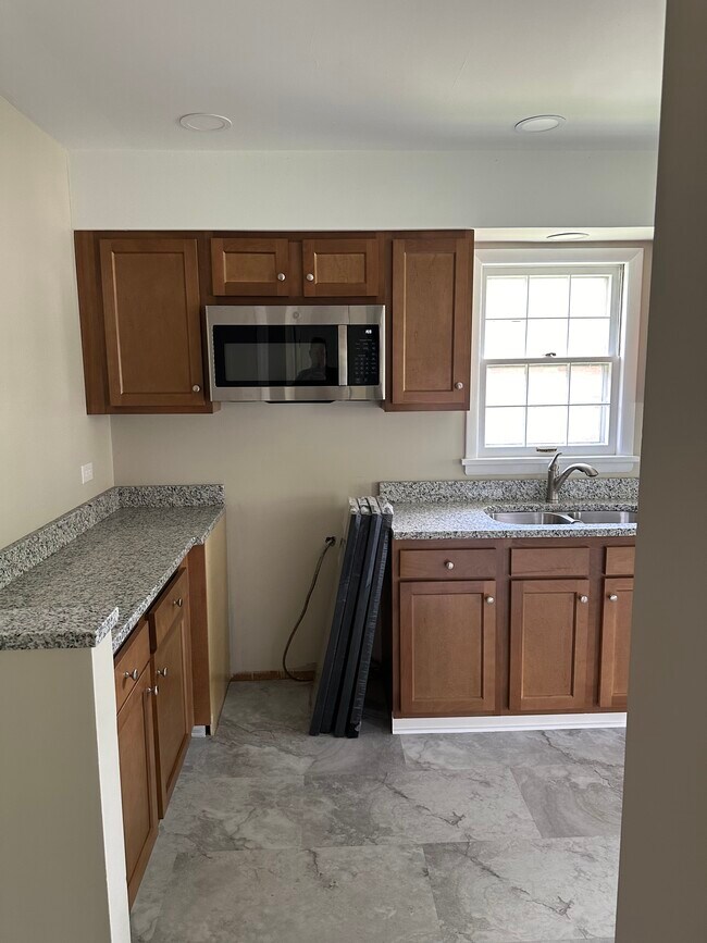 Building Photo - 4624 Fox Run Rd