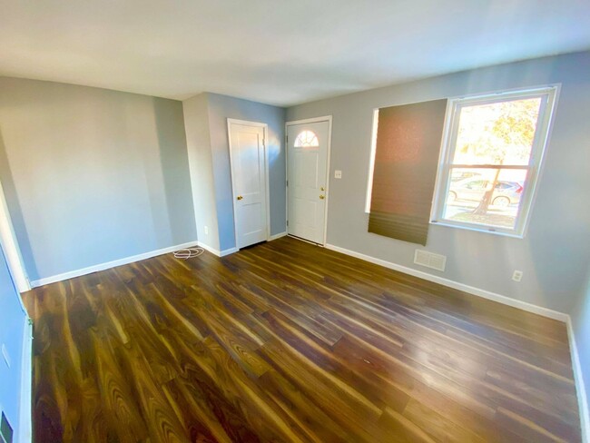 Building Photo - Recently Updated 3-bedroom Yale Heights Ho...