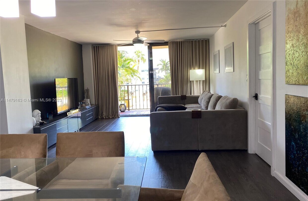 Foto principal - 290 174th St St