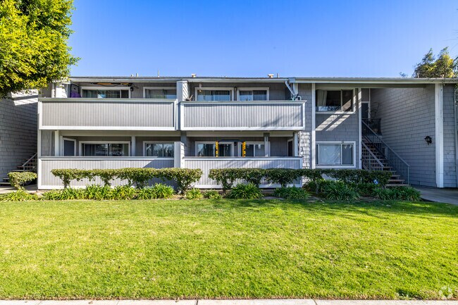 Foto del edificio - Brookhurst Village