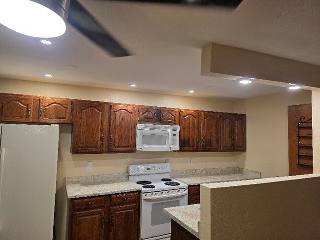 Building Photo - 3010 N Edith Blvd