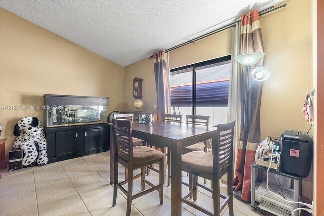 Foto del edificio - 7433 SW 13th St
