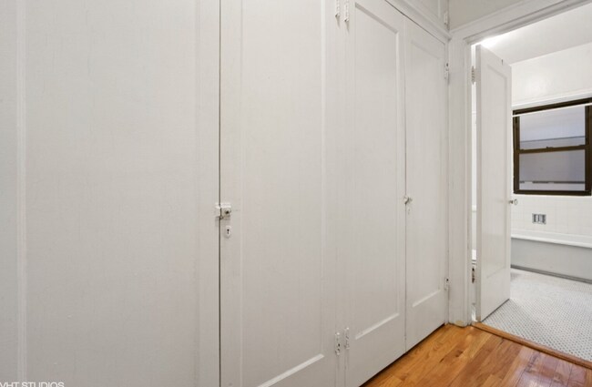 Building Photo - 1309 Oak Ave