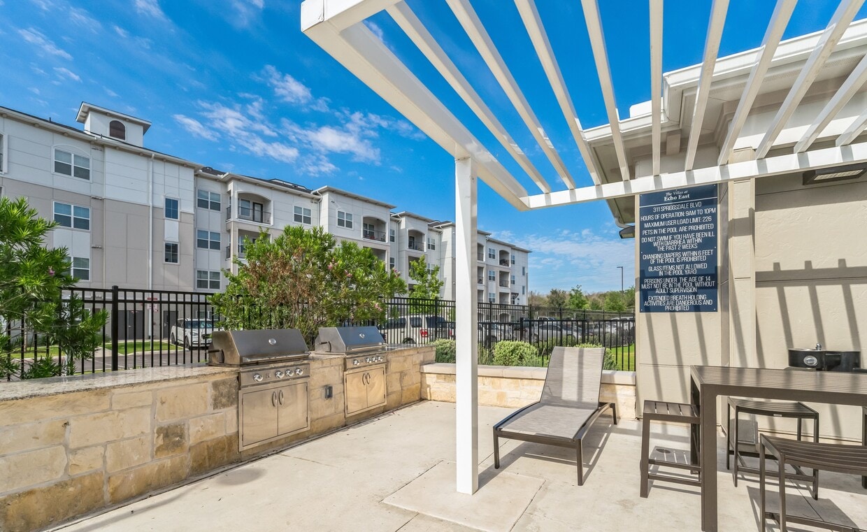 Primary Photo - Villas at Echo East