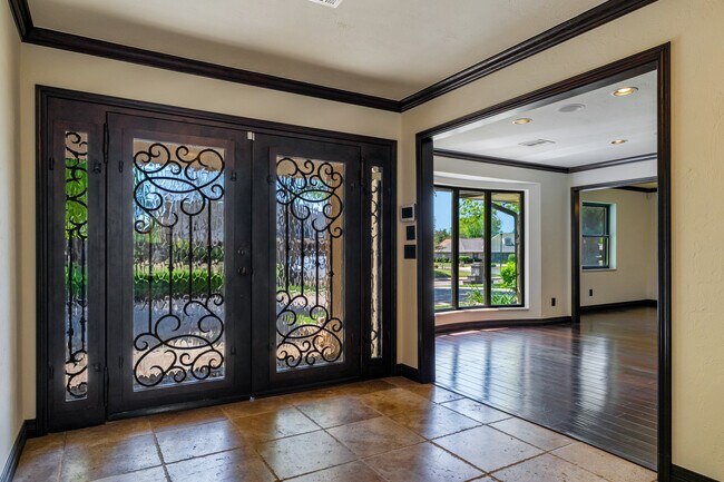 Foto del edificio - 3025 Pine Ridge Rd