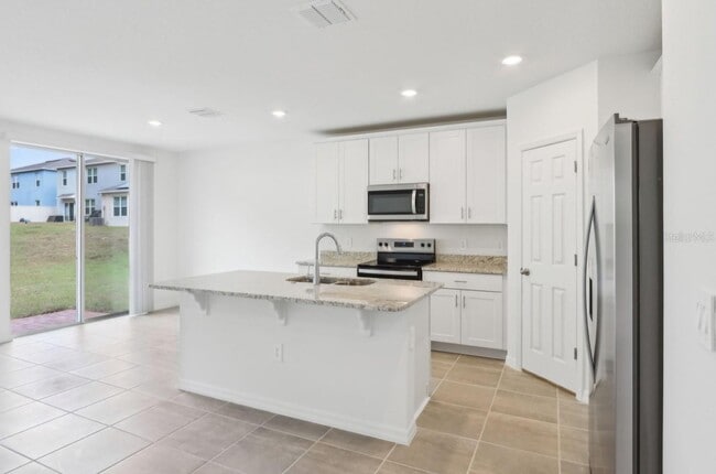 Building Photo - 2310 White Tail St