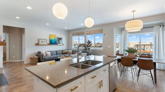 Building Photo - 10587 Harvest Pointe Dr