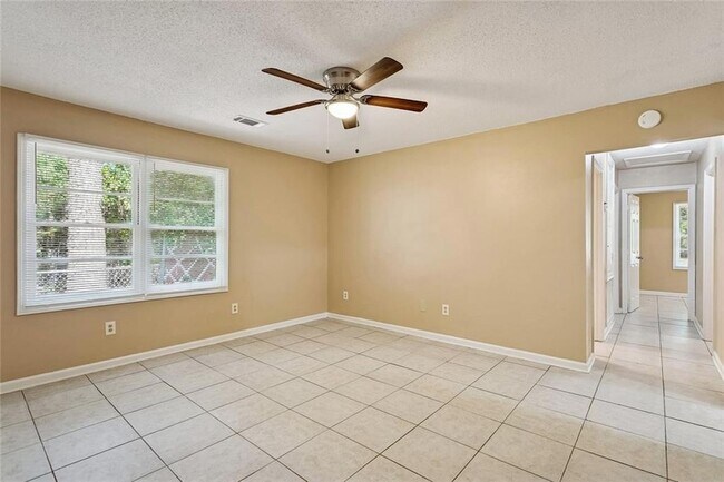 Foto del edificio - 834 Pine Tree St