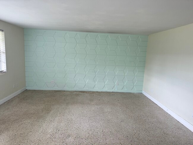 Building Photo - 108 Lantana Ave