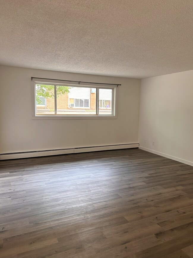 Building Photo - 727 5th Ave N