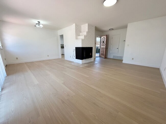 Building Photo - 946 Maryann Dr