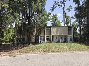 Building Photo - 620 SW 10th Ln
