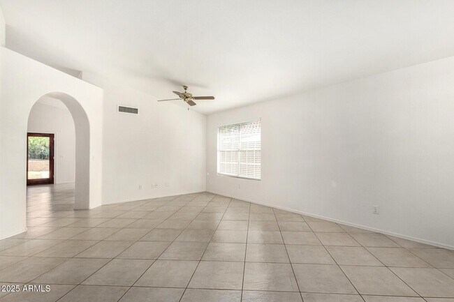 Foto del edificio - 1580 W Springfield Way