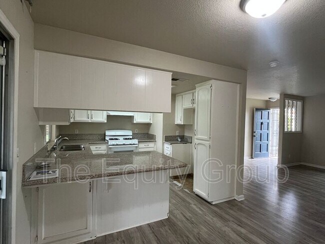 Foto del edificio - 143 N Simon St