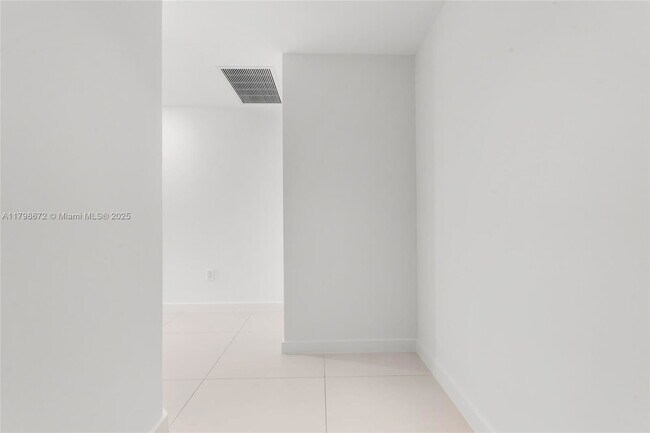 Foto del edificio - 501 NE 31st St