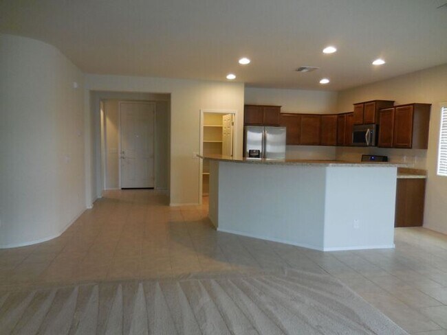 Foto del edificio - Newer Neighborhood near Lake Pleasant