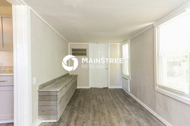 Building Photo - 5618 Davis Dr