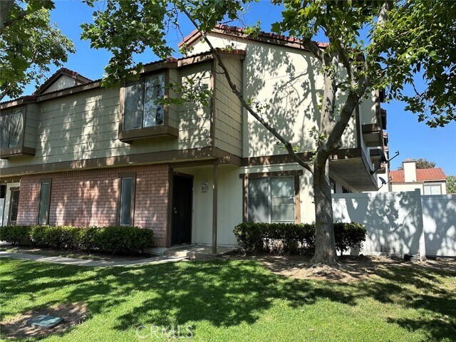 Primary Photo - 1216 S Cypress Ave