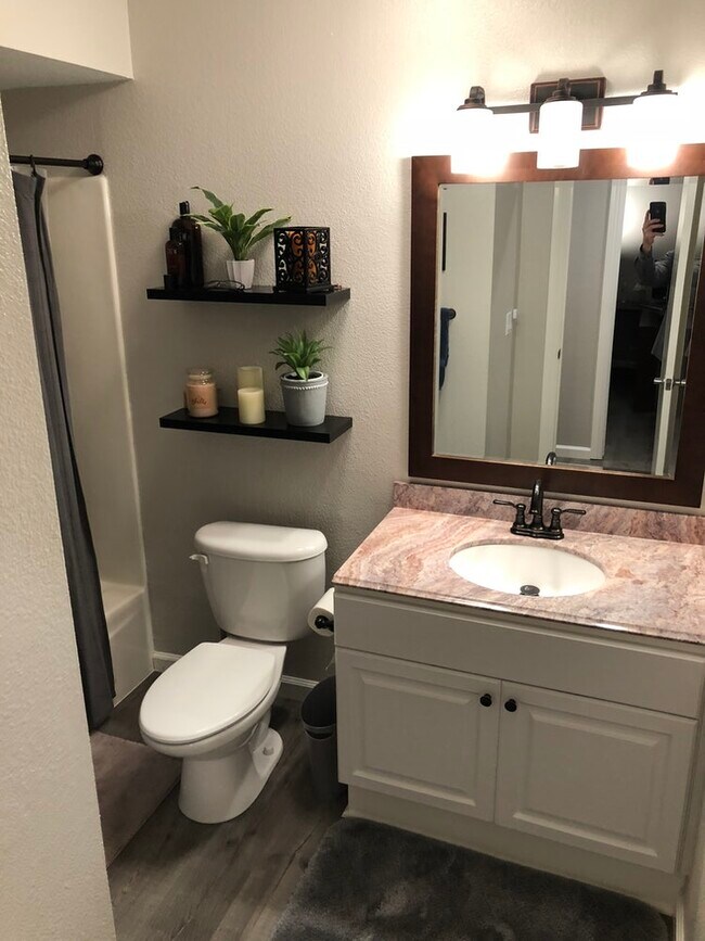 Baño de invitados - 6901 Alvarado Rd