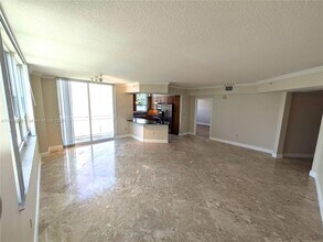 Building Photo - 2000 N Bayshore Dr