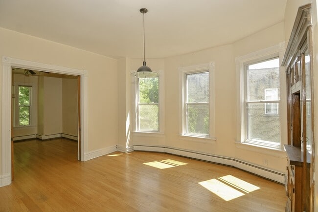 Foto del edificio - 1441 W Warner Ave