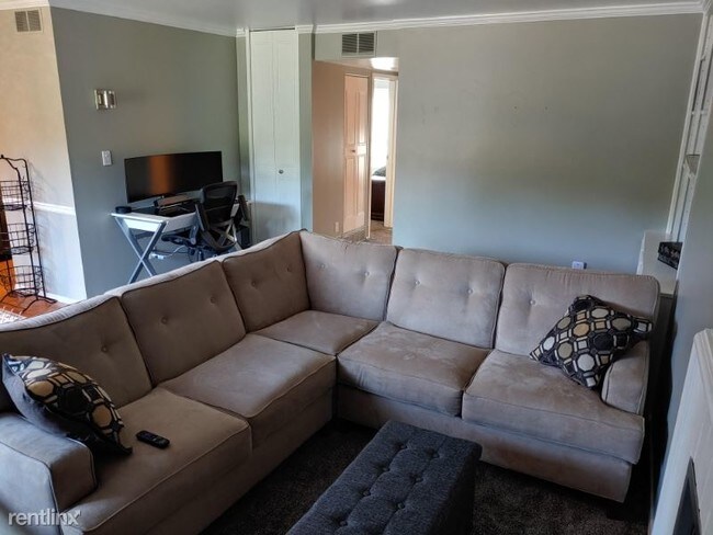 Building Photo - 2 br, 2 bath Condo - 5143 West 75th Street