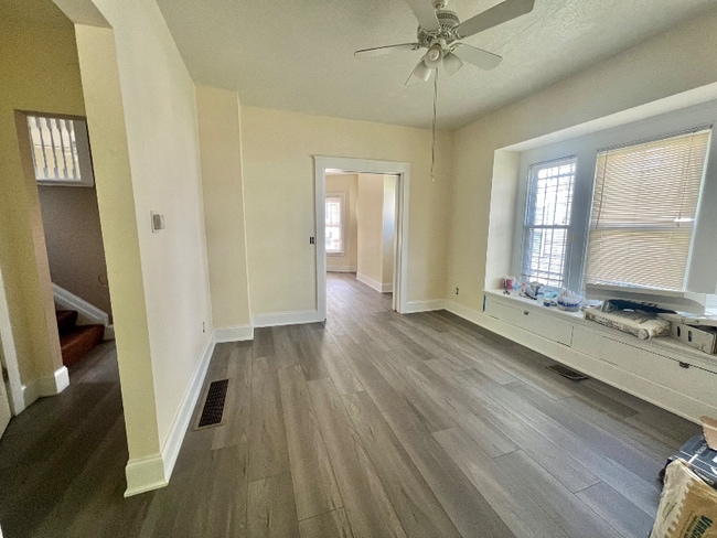 Photo - 10713 Lee Ave House